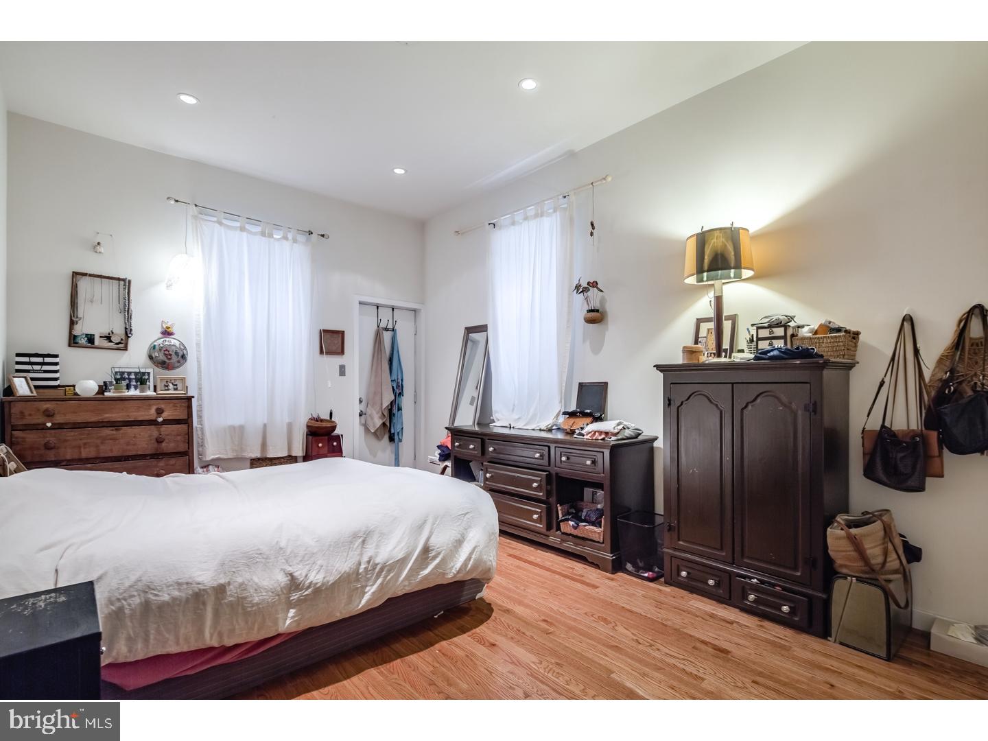QUEEN VILLAGE - Residential