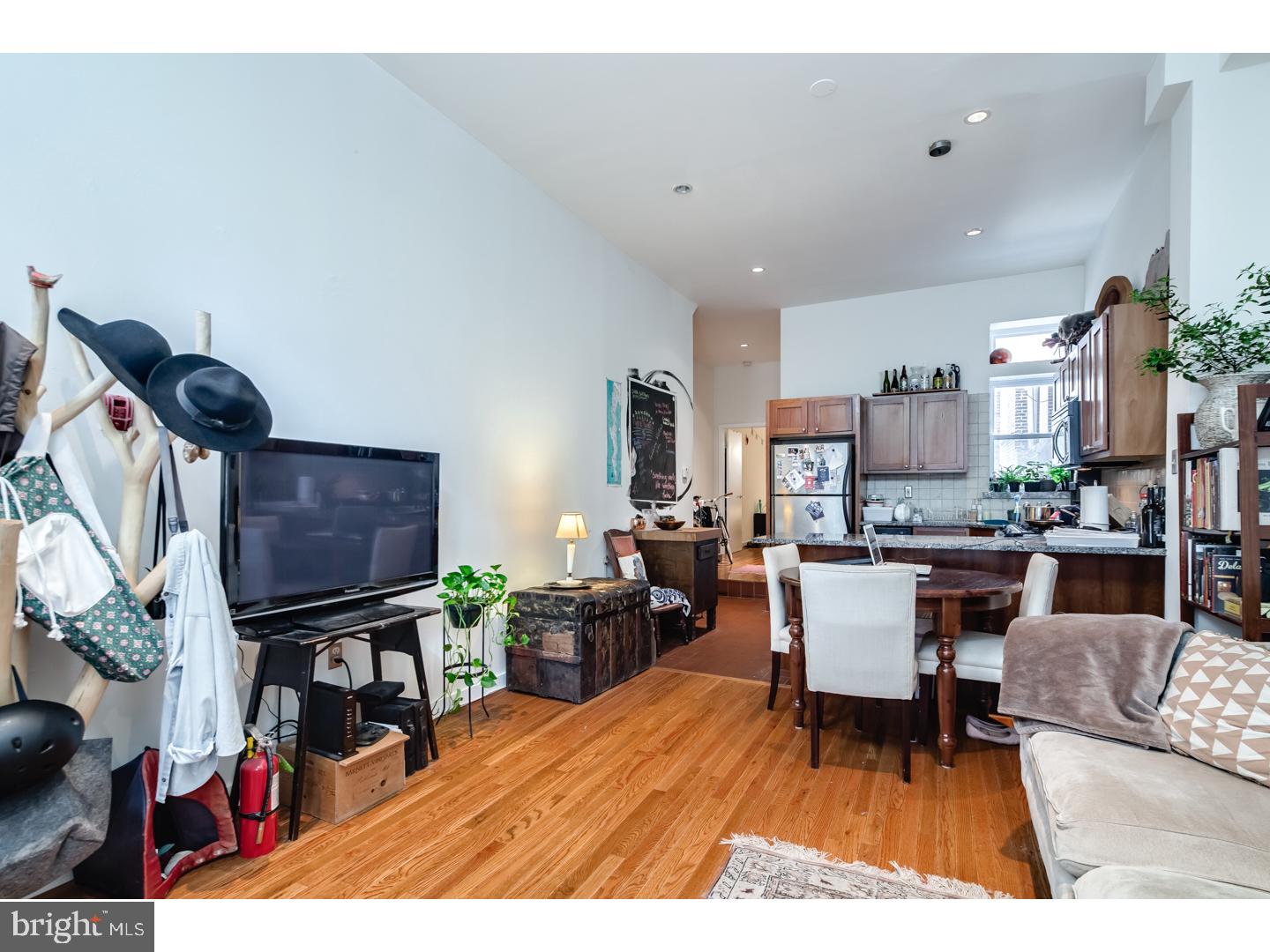 QUEEN VILLAGE - Residential