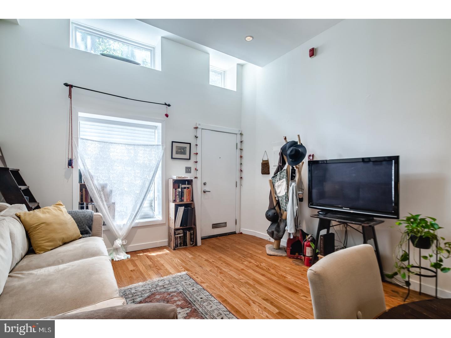 QUEEN VILLAGE - Residential