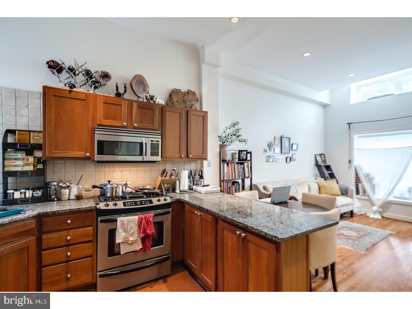 QUEEN VILLAGE - Residential
