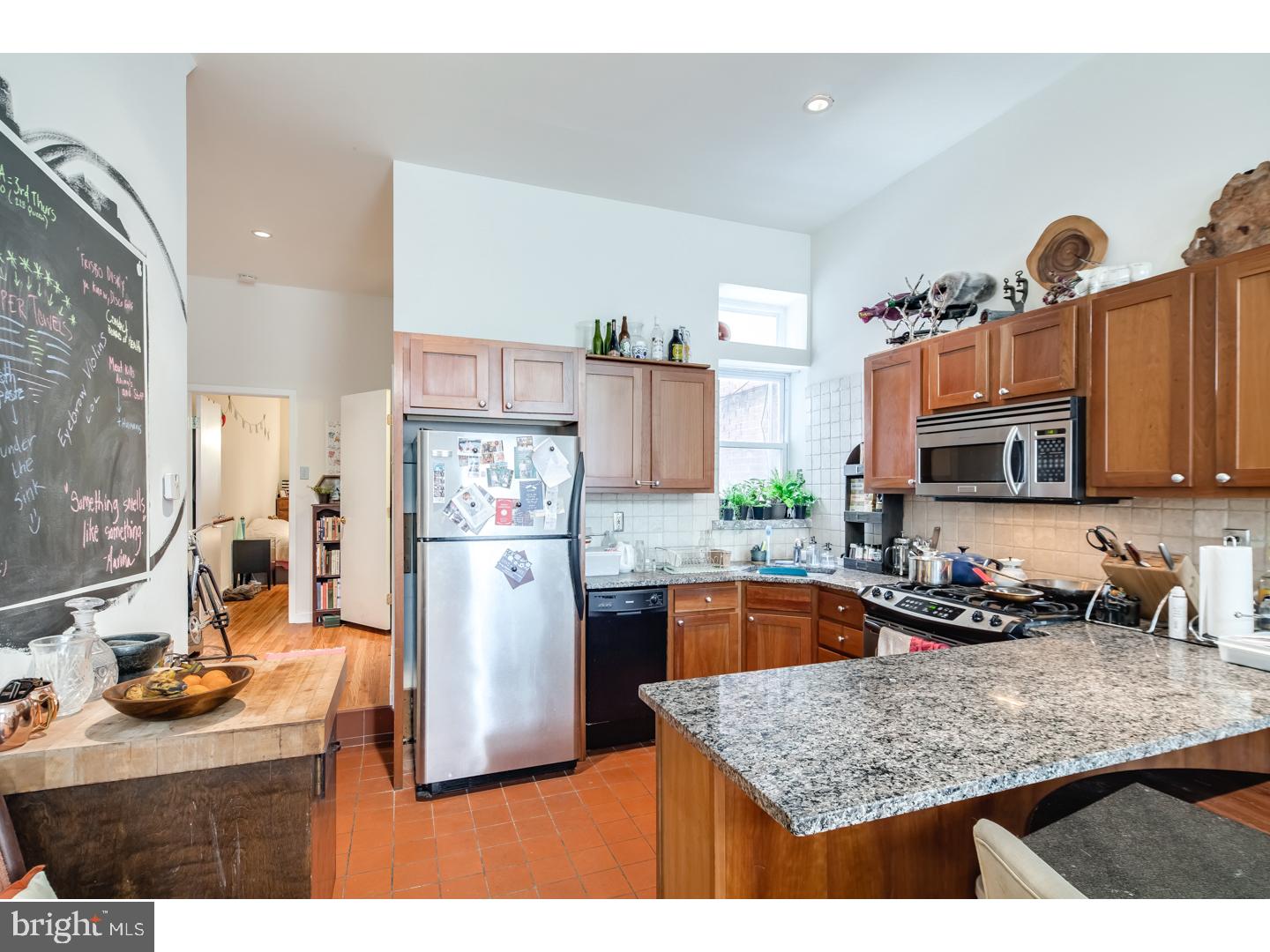 QUEEN VILLAGE - Residential