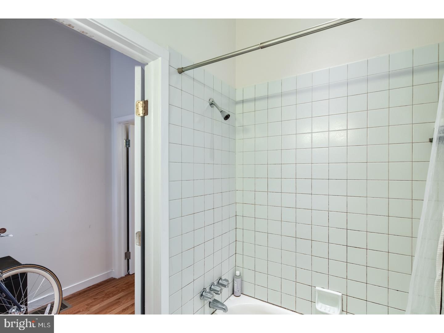 QUEEN VILLAGE - Residential