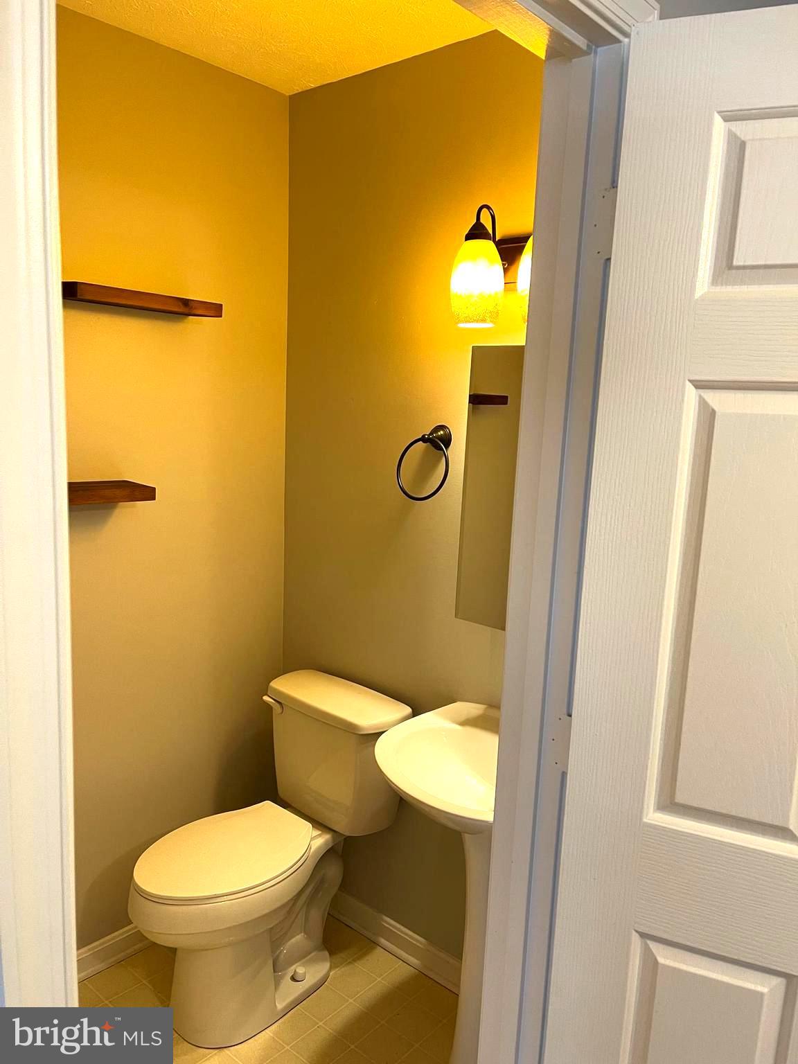 LIMESTONE COURT - Residential Lease