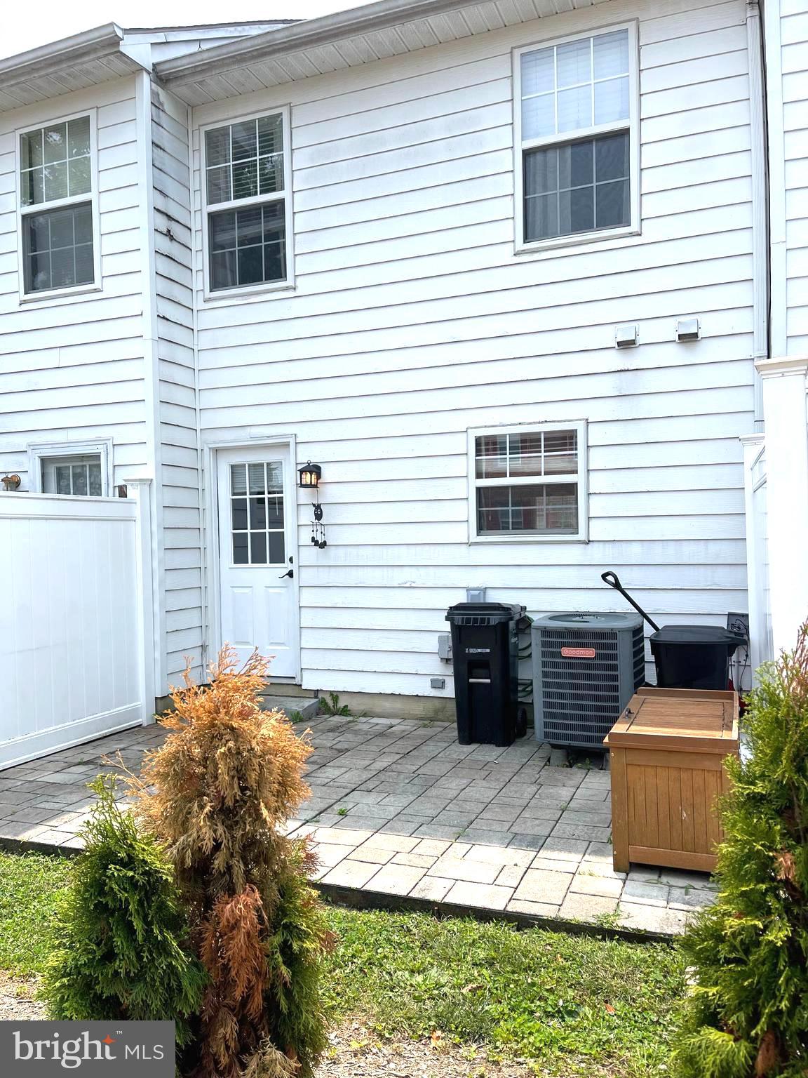 LIMESTONE COURT - Residential Lease