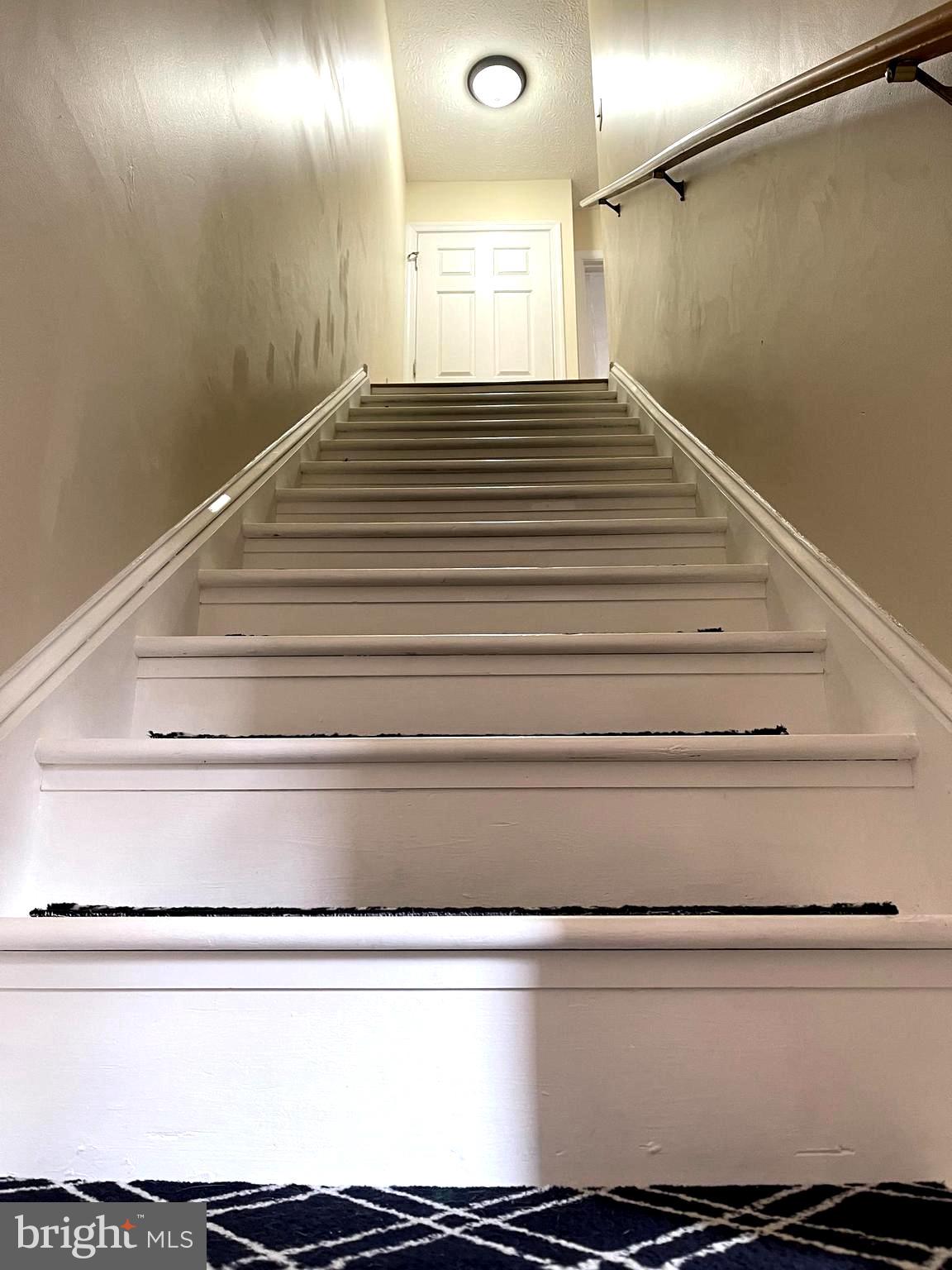 LIMESTONE COURT - Residential Lease