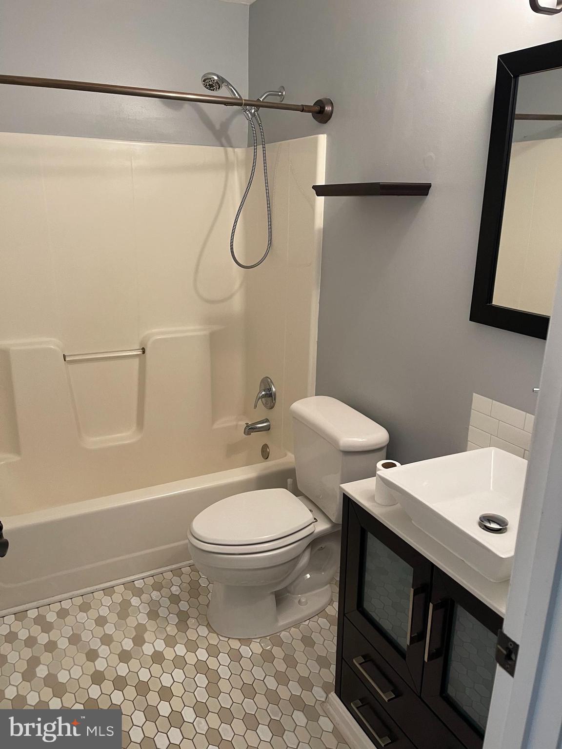 LIMESTONE COURT - Residential Lease