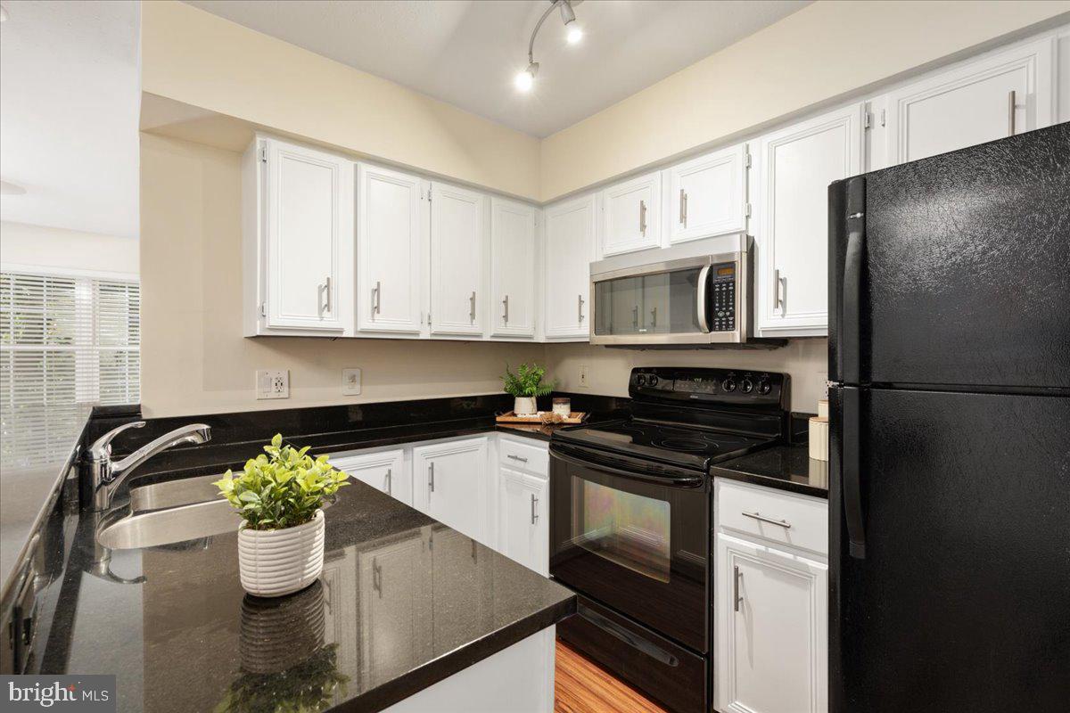 POINTE AT PARK CENTER - Residential