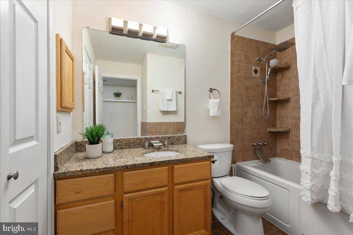 POINTE AT PARK CENTER - Residential