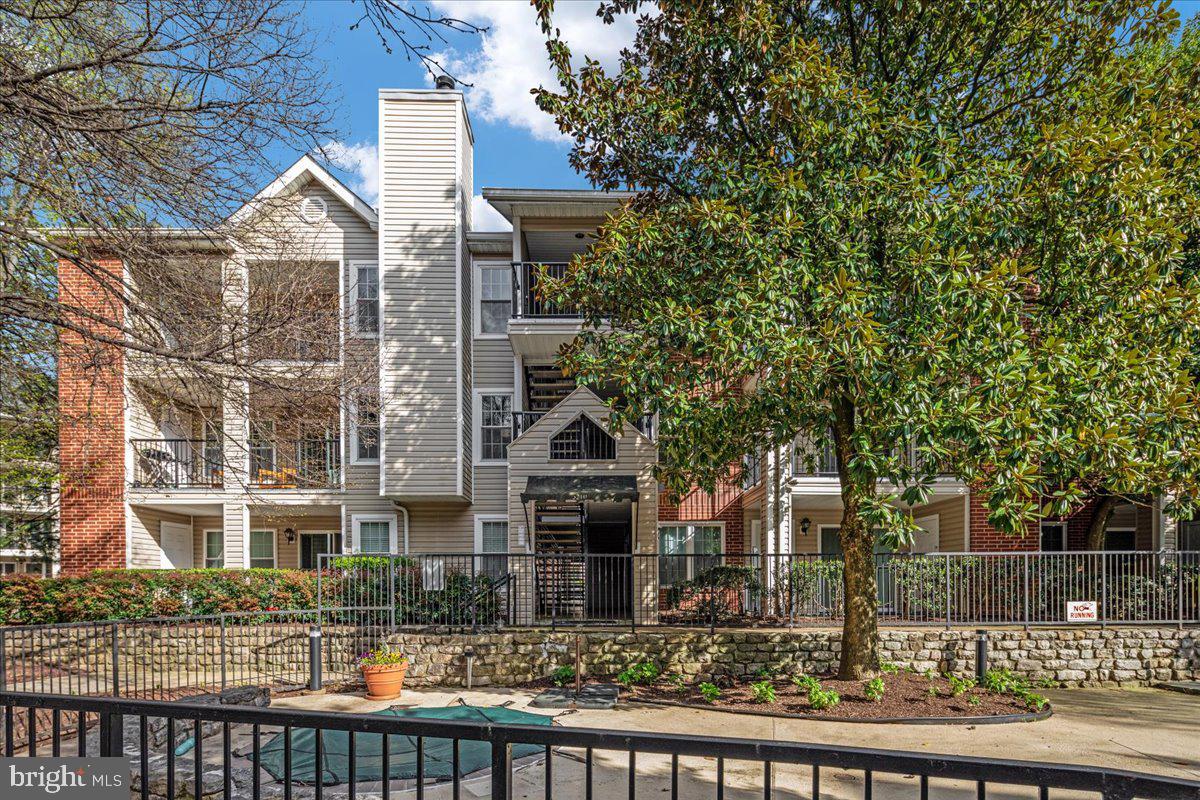 POINTE AT PARK CENTER - Residential