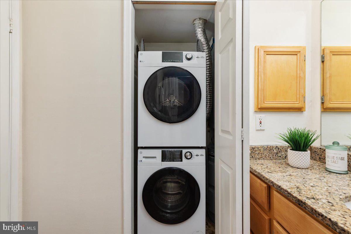 POINTE AT PARK CENTER - Residential