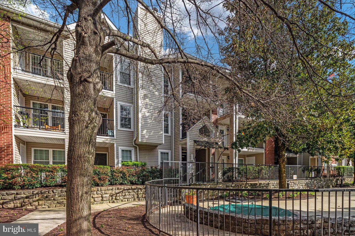 POINTE AT PARK CENTER - Residential