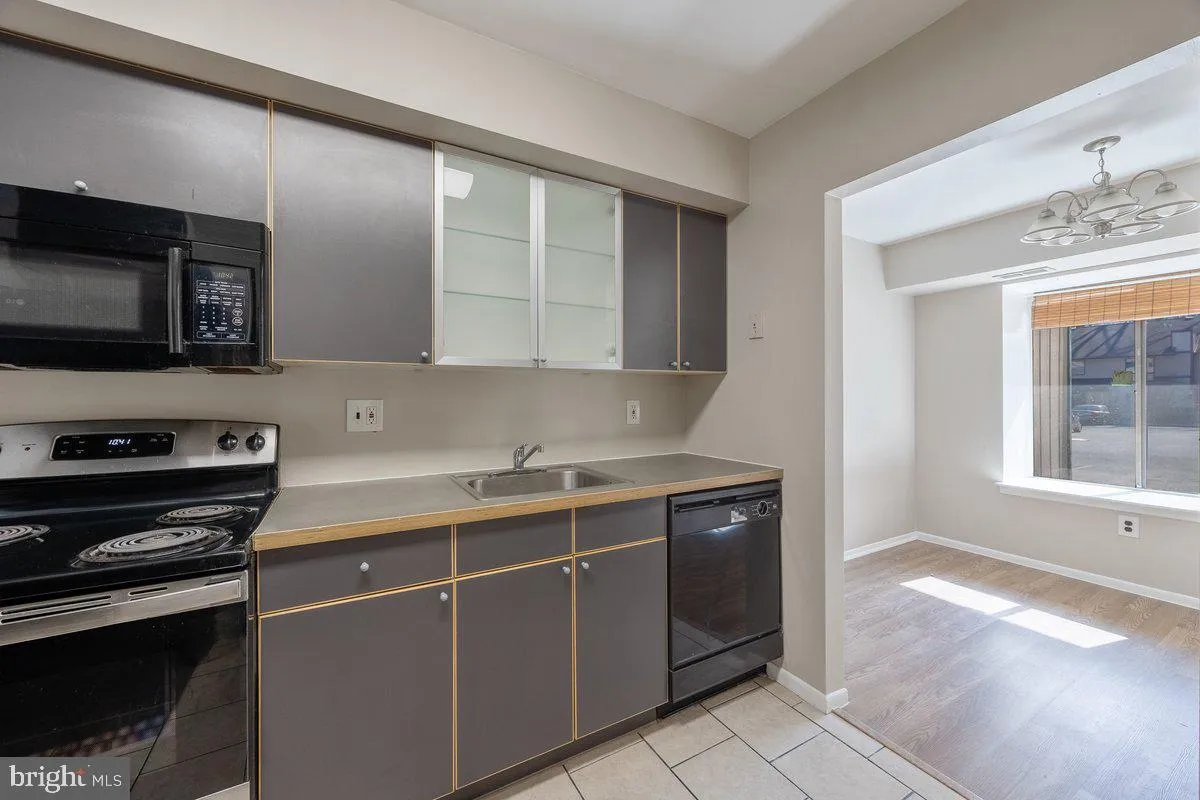 Clementon, New Jersey 08021, United States, 2 Bedrooms Bedrooms, ,1 BathroomBathrooms,Residential,Pending,90446