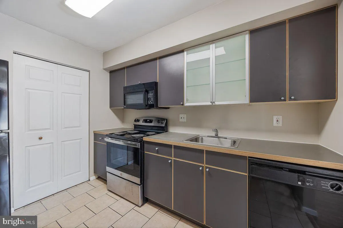 Clementon, New Jersey 08021, United States, 2 Bedrooms Bedrooms, ,1 BathroomBathrooms,Residential,Pending,90446