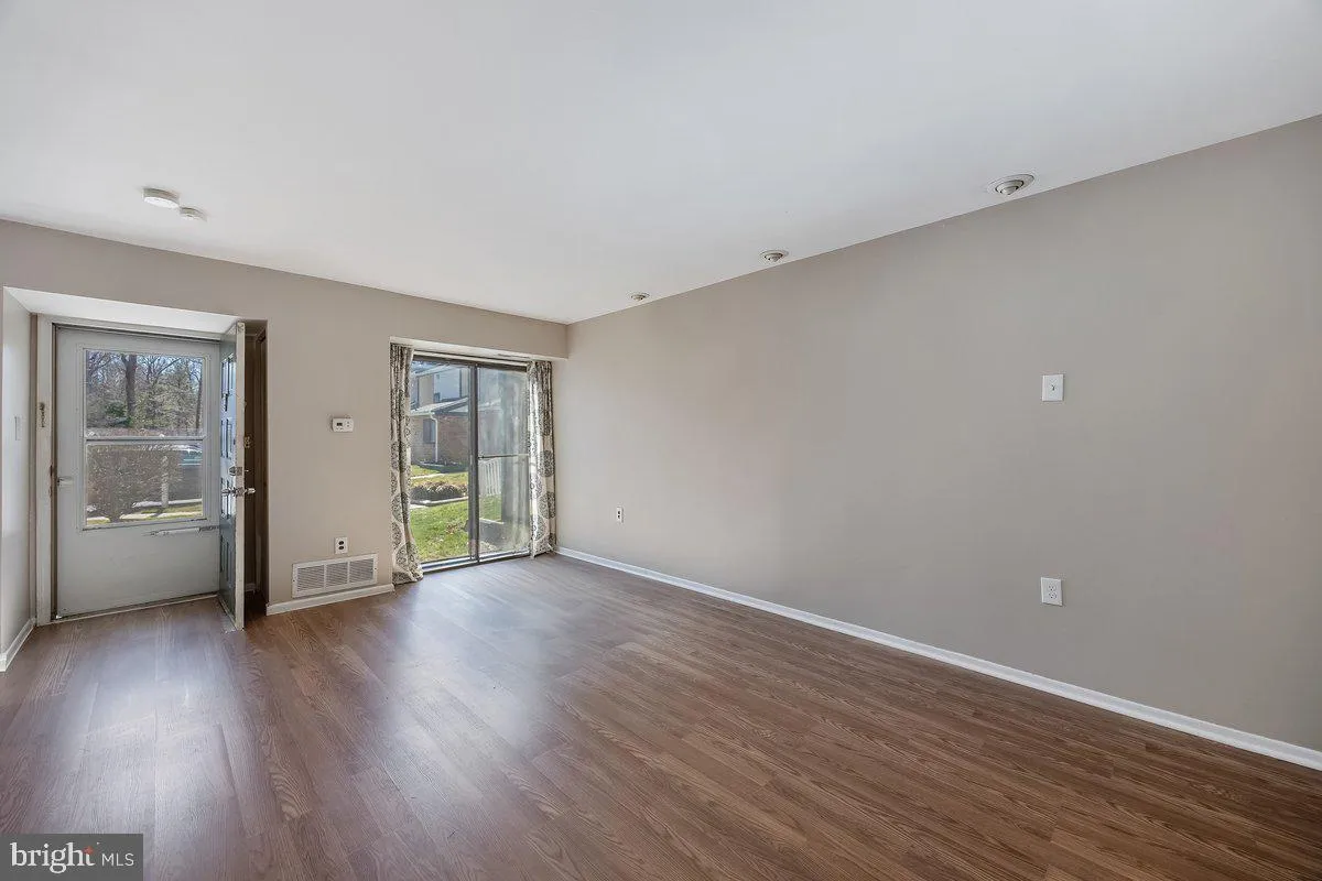 Clementon, New Jersey 08021, United States, 2 Bedrooms Bedrooms, ,1 BathroomBathrooms,Residential,Pending,90446