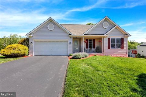 4 KANTNER LANE, S READING PA 19607