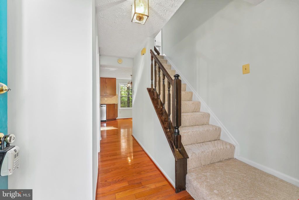 Photo of 7803 Roundabout Way, SPRINGFIELD, VA 22153 (MLS # VAFX2297038)