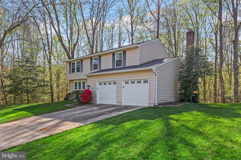 Photo of 7803 Roundabout Way, SPRINGFIELD, VA 22153 (MLS # VAFX2297038)