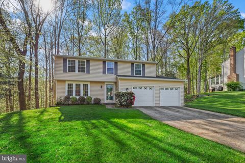 Photo of 7803 Roundabout Way, SPRINGFIELD, VA 22153 (MLS # VAFX2297038)