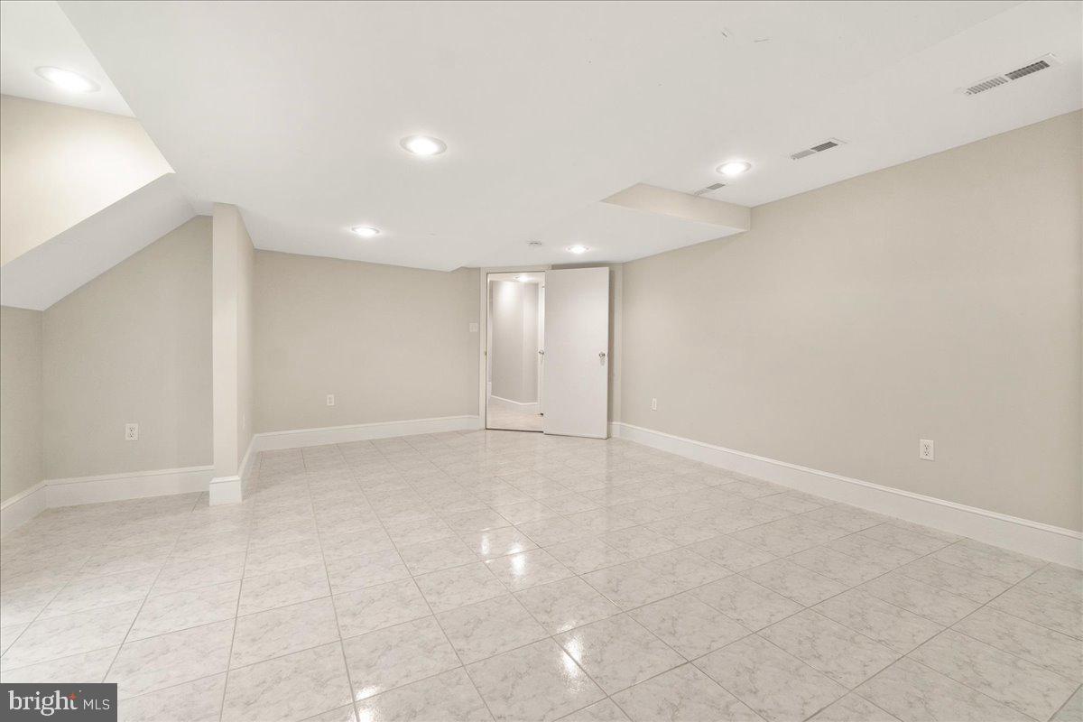 WOODSIDE - Residential