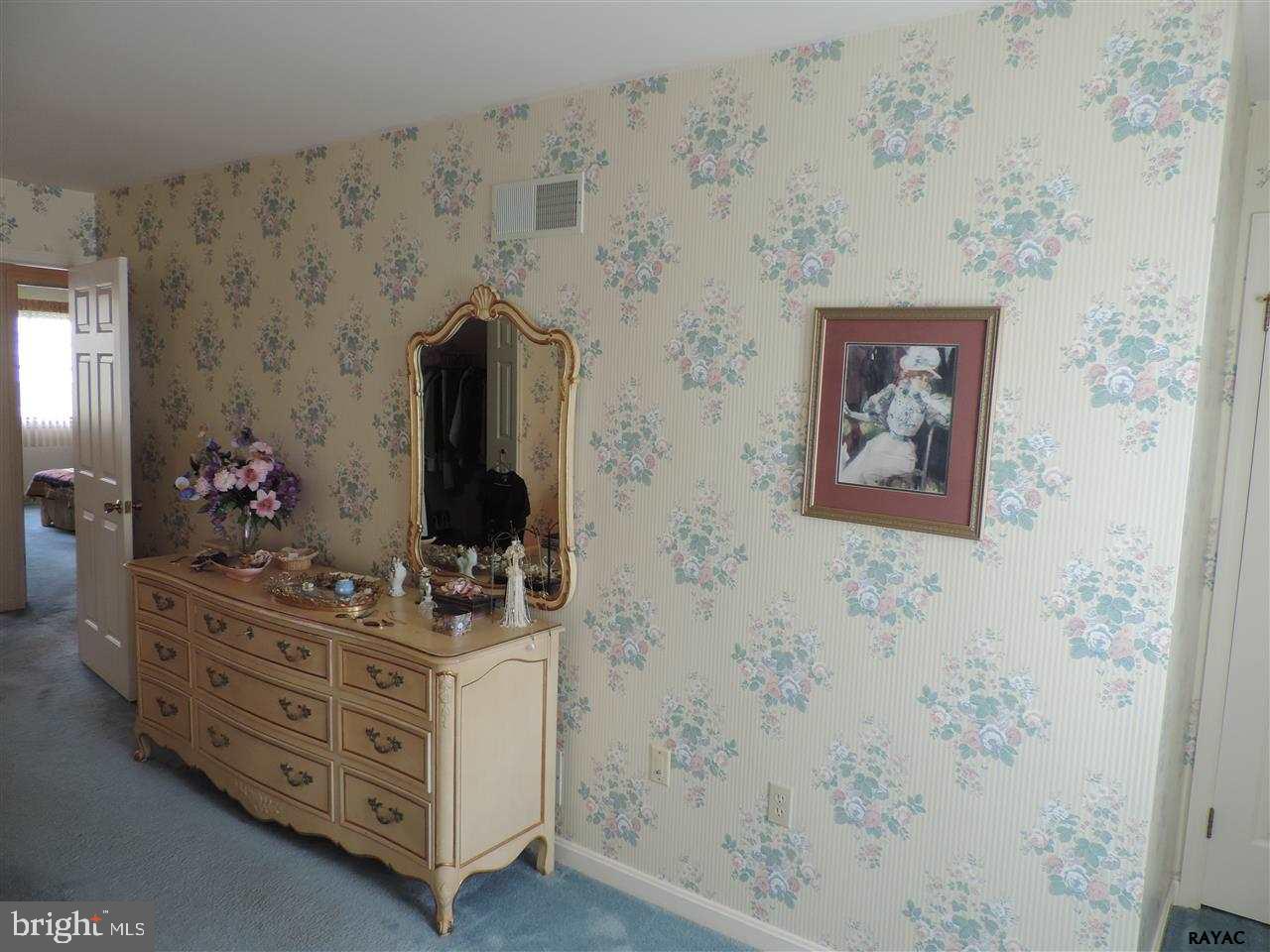 STONEGATE VILLAGE - Residential