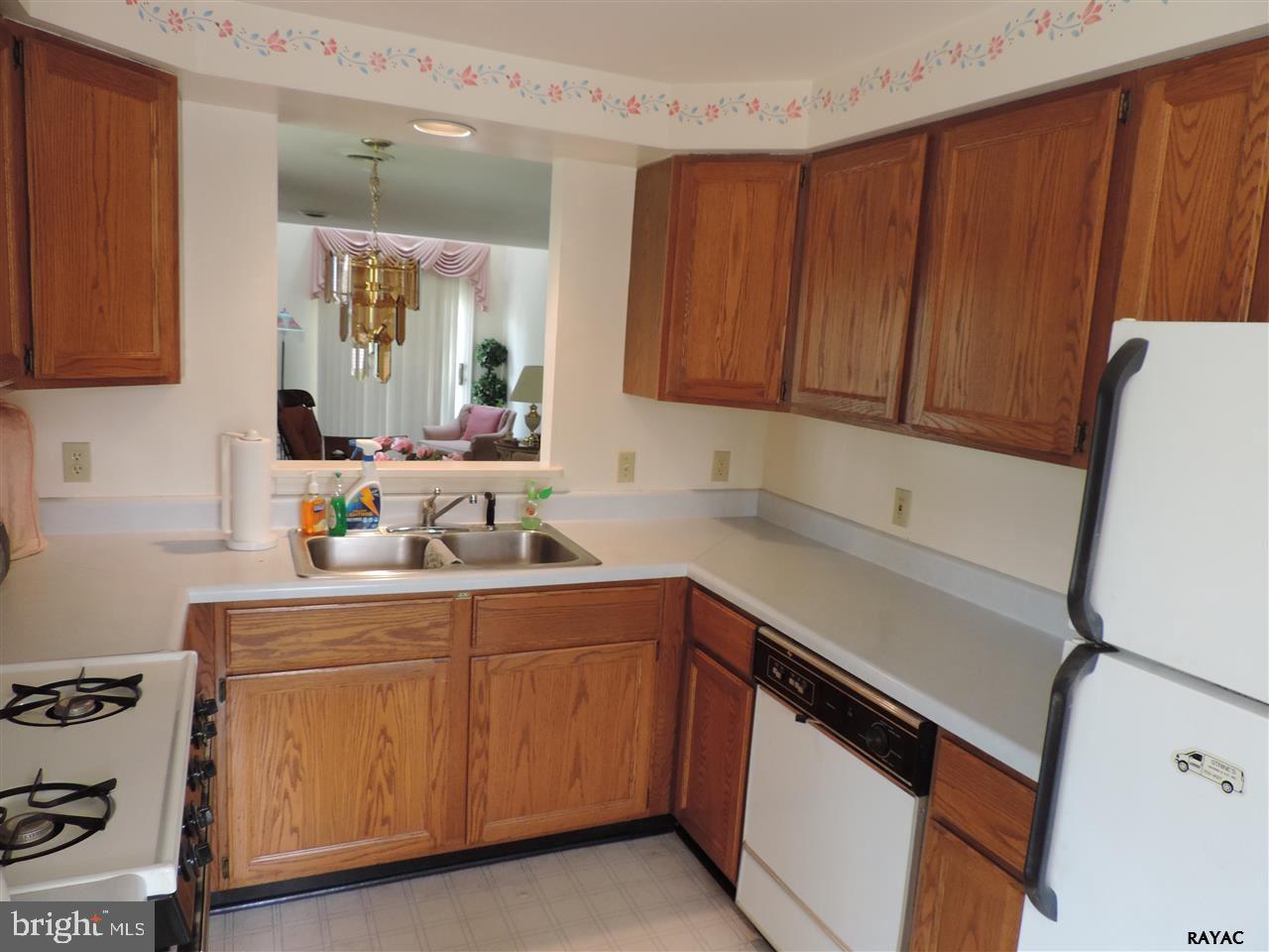 STONEGATE VILLAGE - Residential