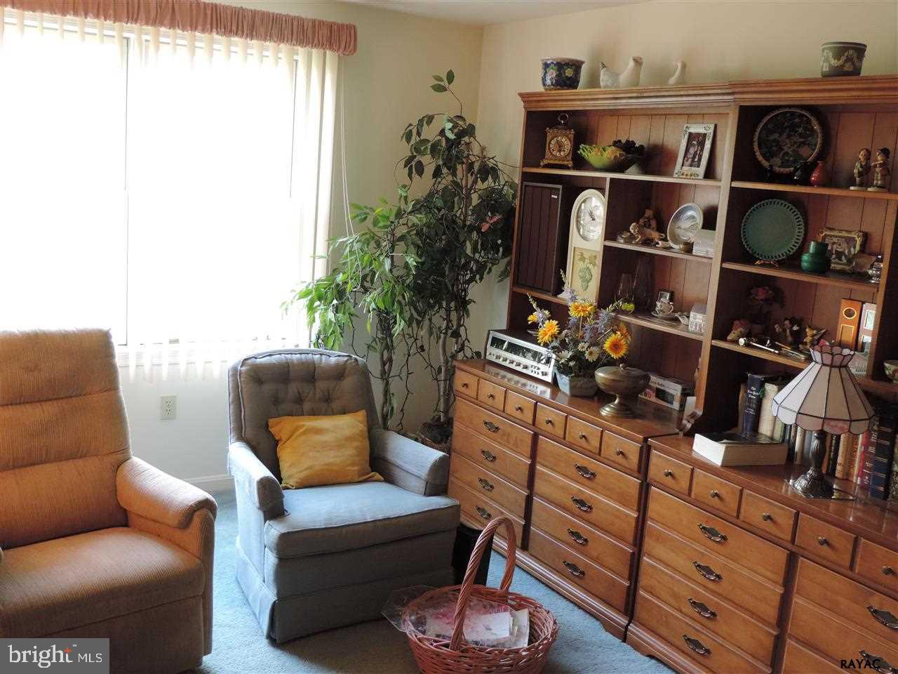 STONEGATE VILLAGE - Residential