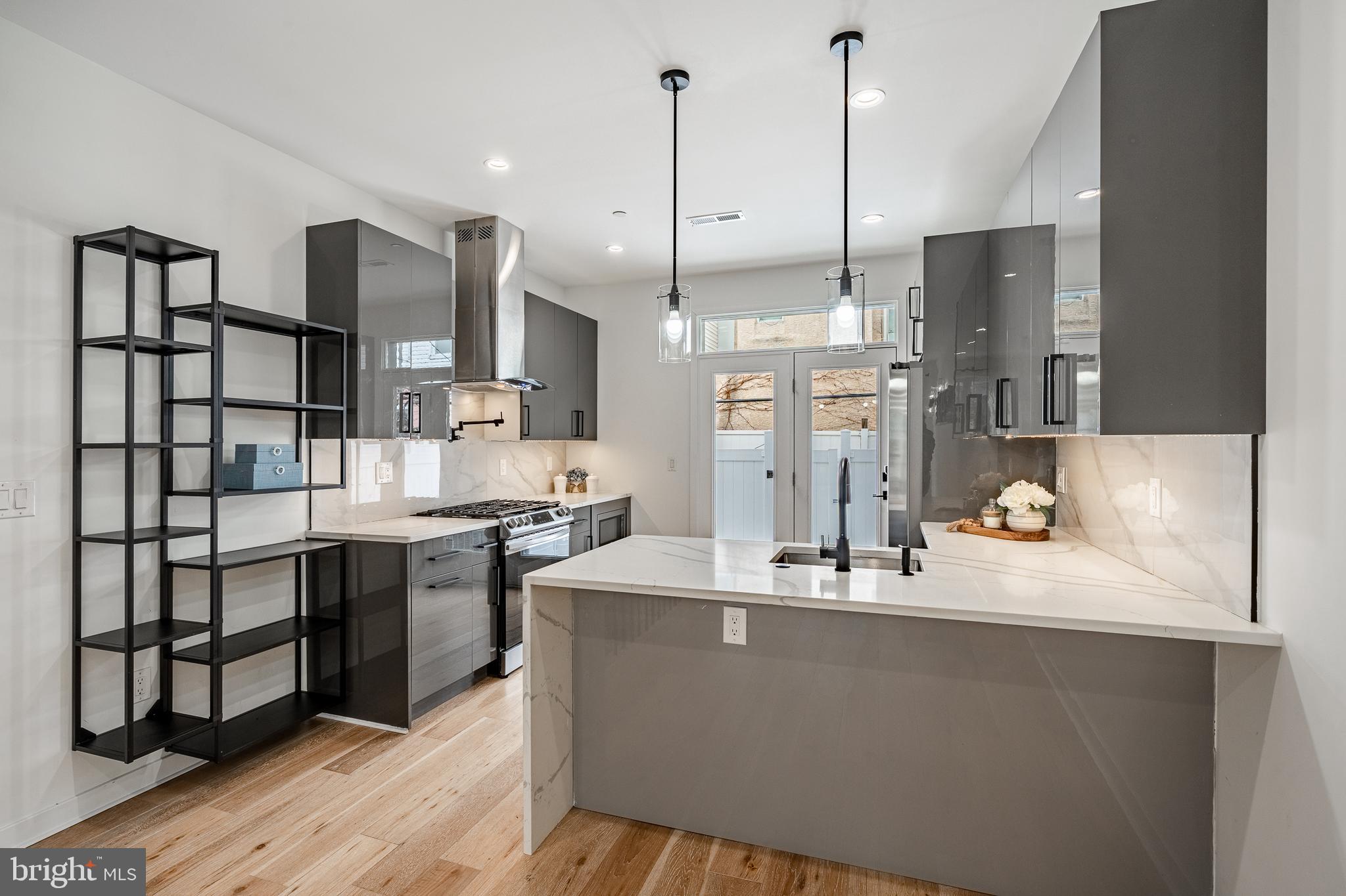 POINT BREEZE - Residential