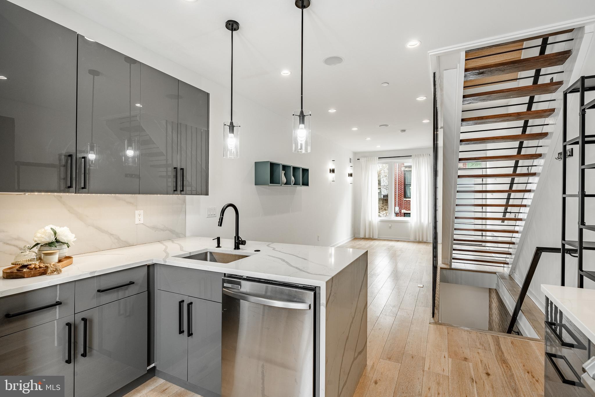 POINT BREEZE - Residential