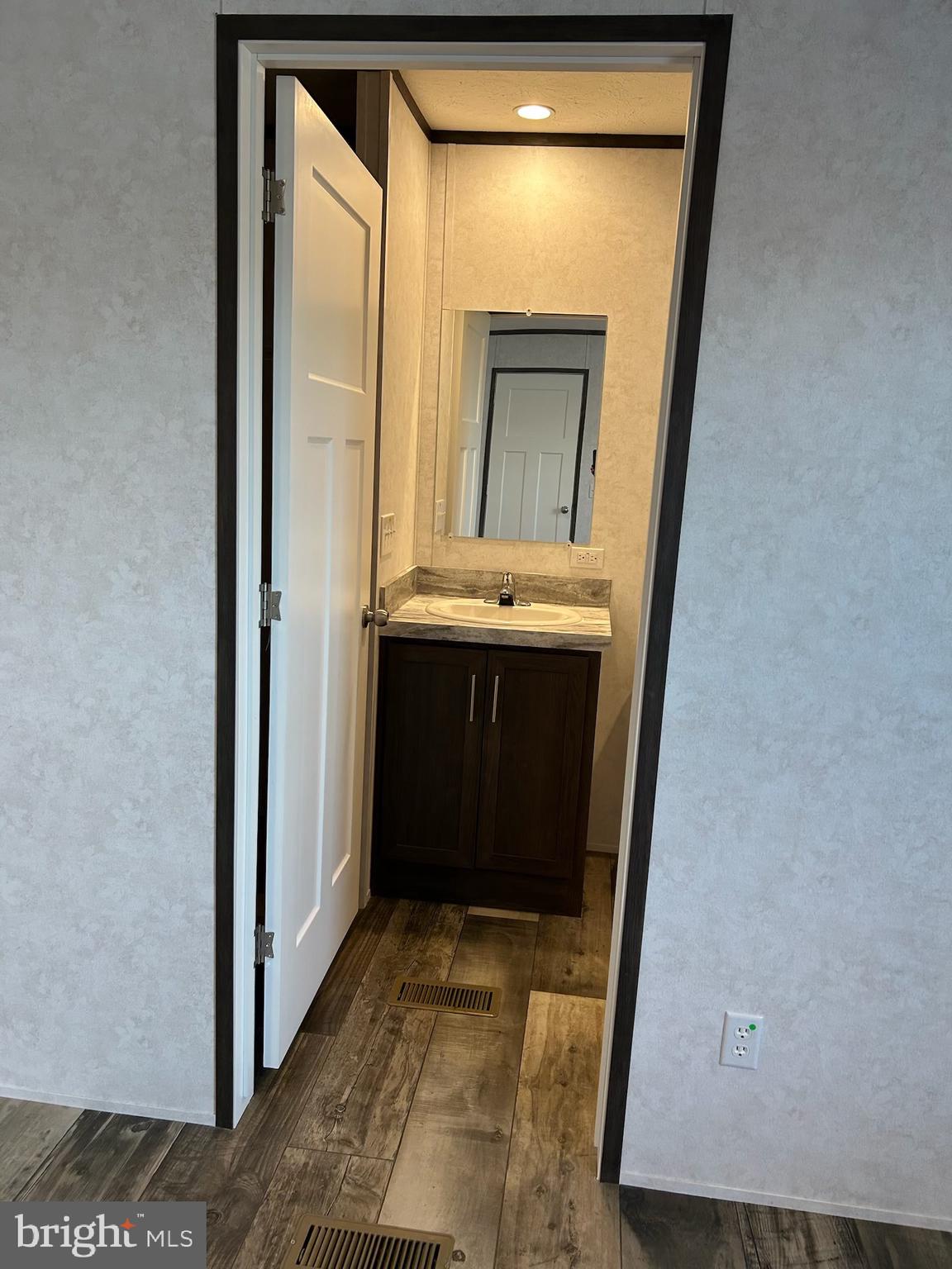 MIDLAND PARK - Residential