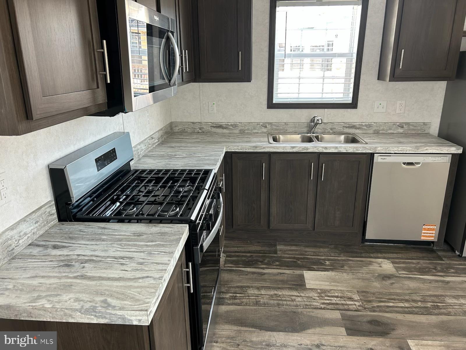 MIDLAND PARK - Residential