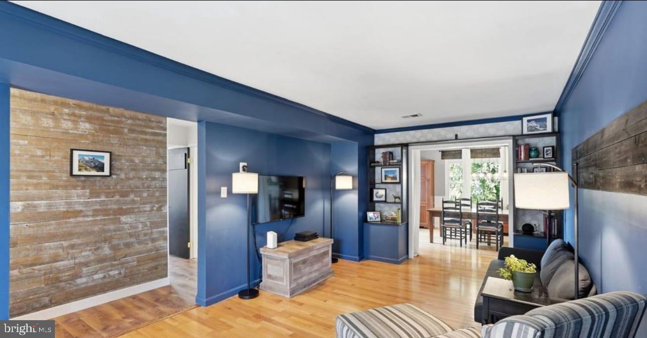 5633 ROUNDTREE DRIVE