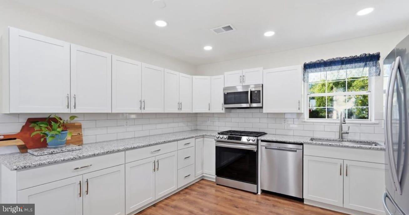 5633 ROUNDTREE DRIVE