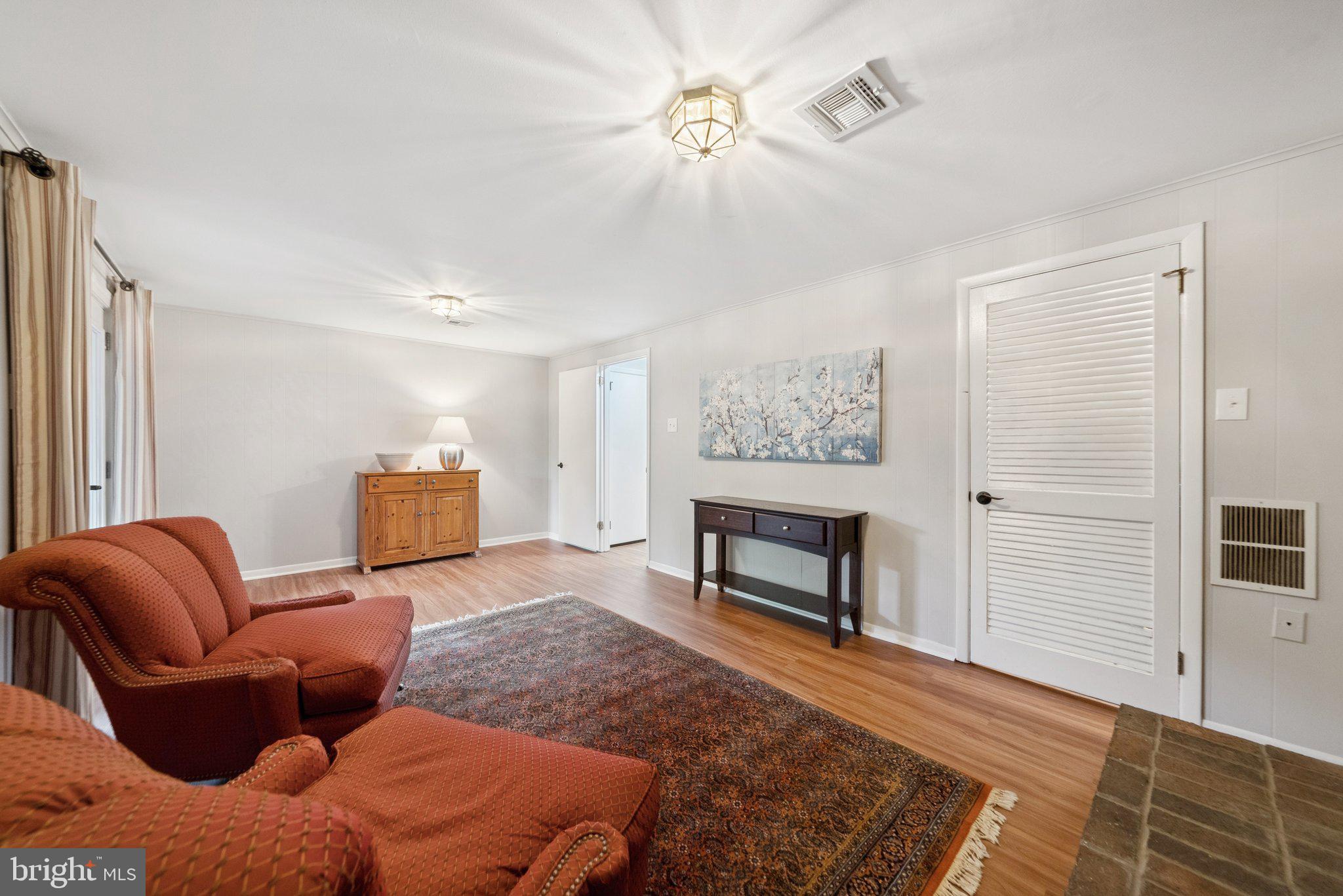 EXETER SQUARE - Residential