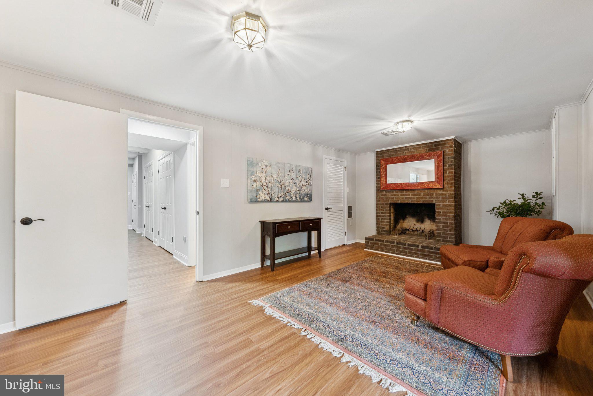 EXETER SQUARE - Residential