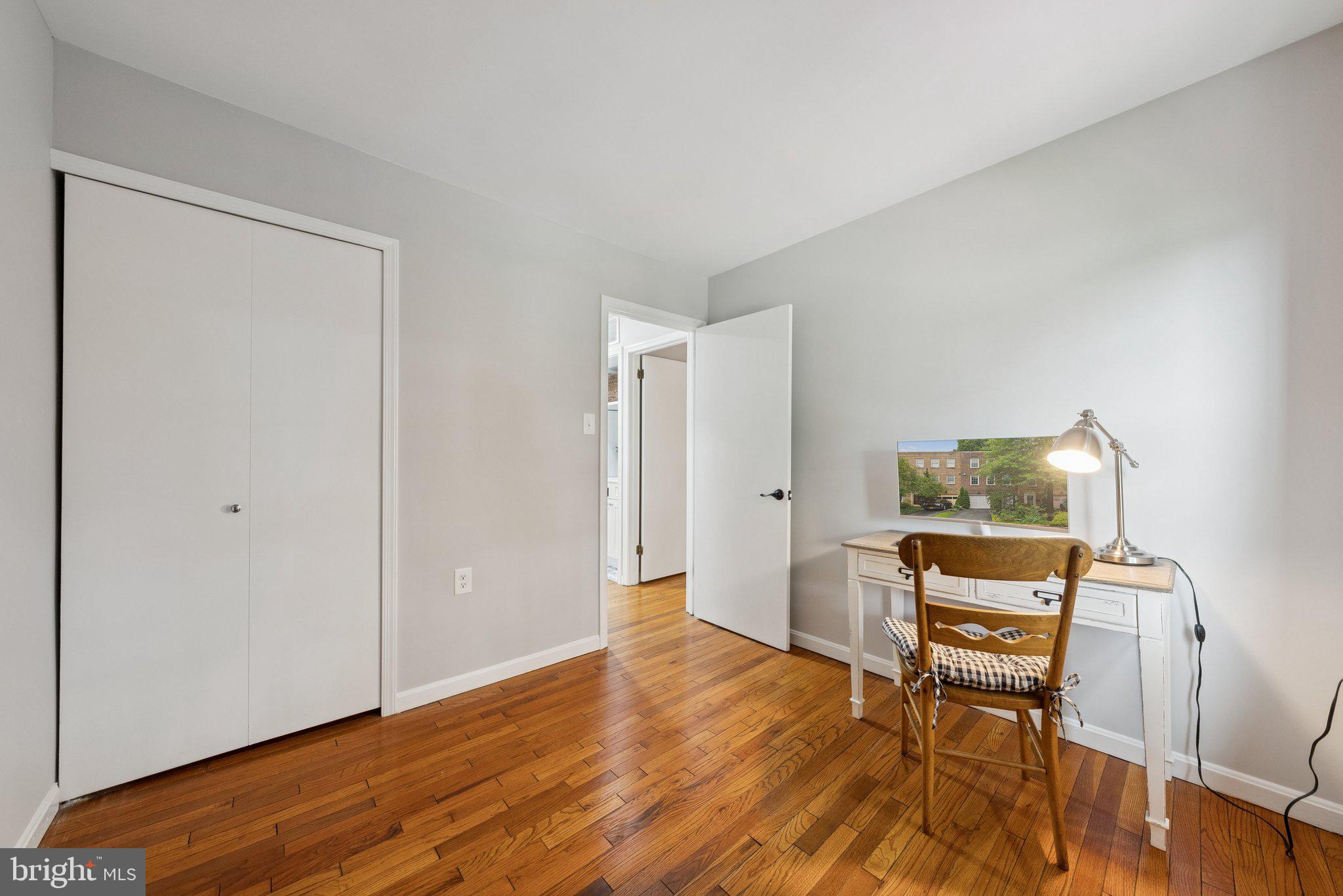 EXETER SQUARE - Residential