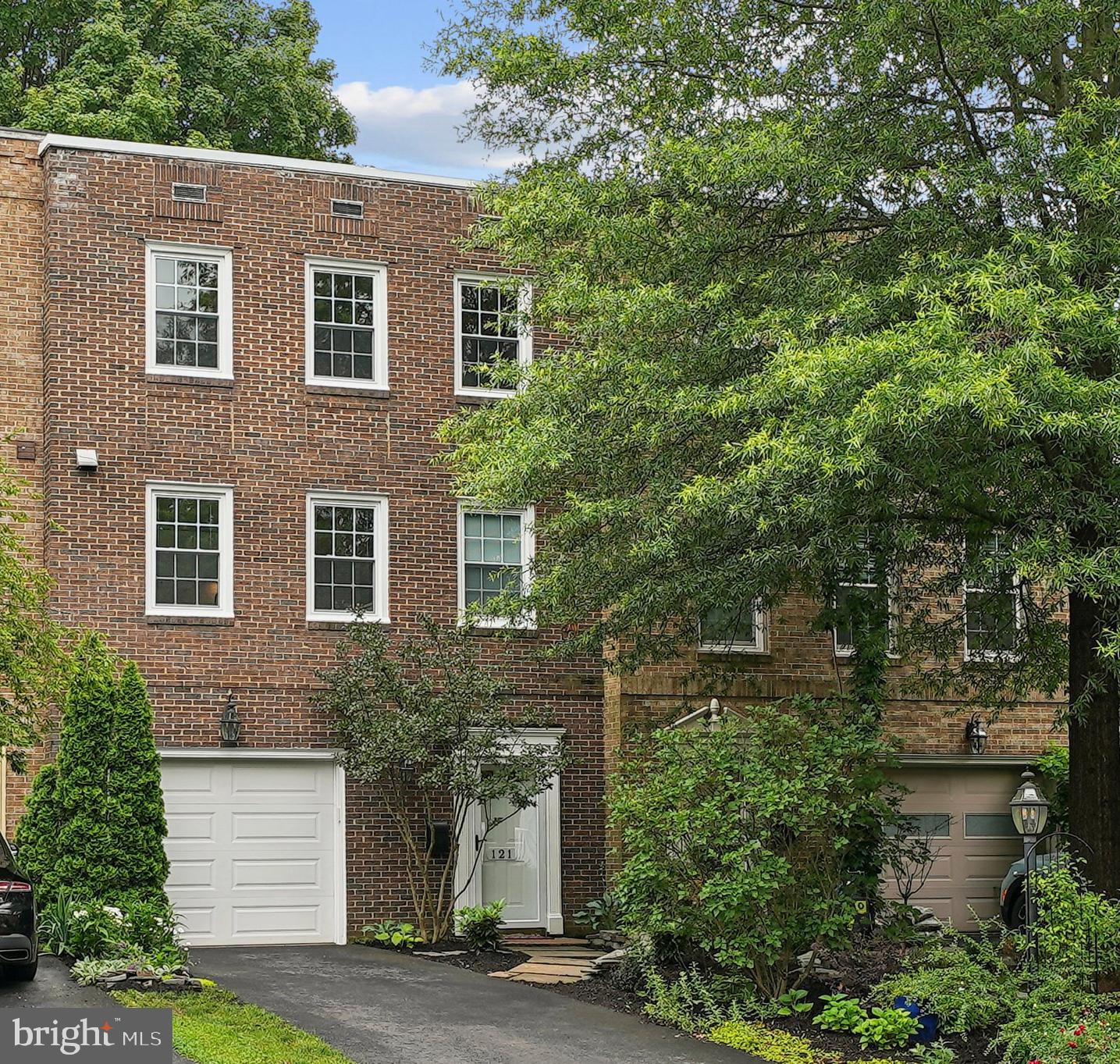 EXETER SQUARE - Residential