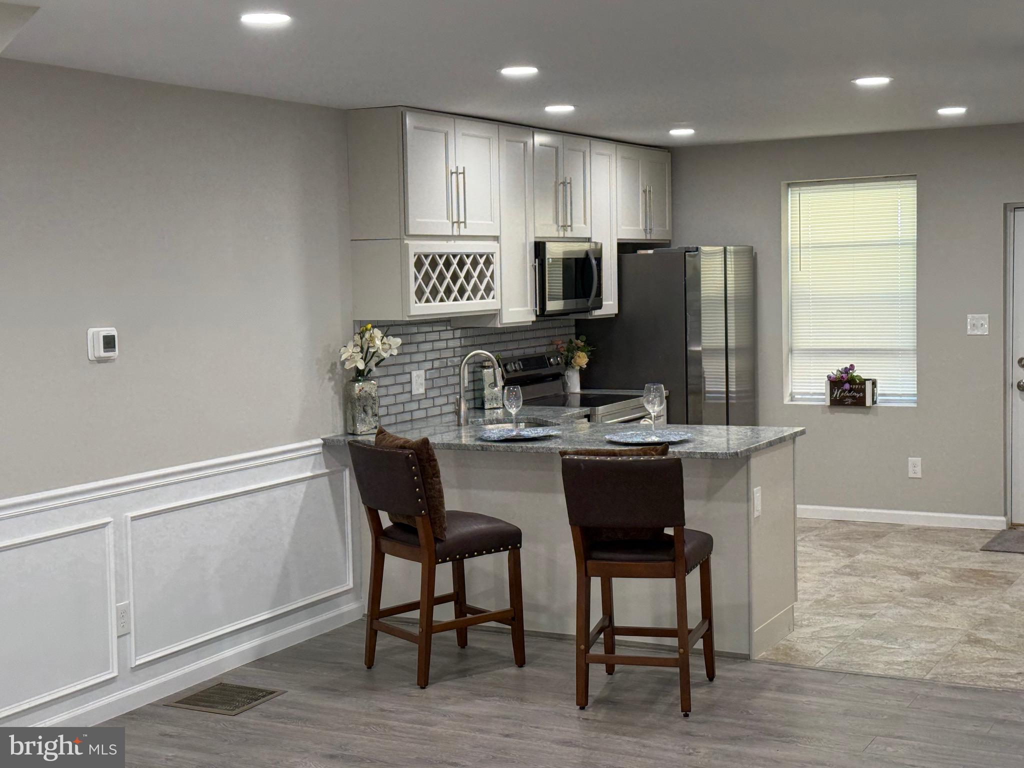 5845 WOODCREST AVENUE