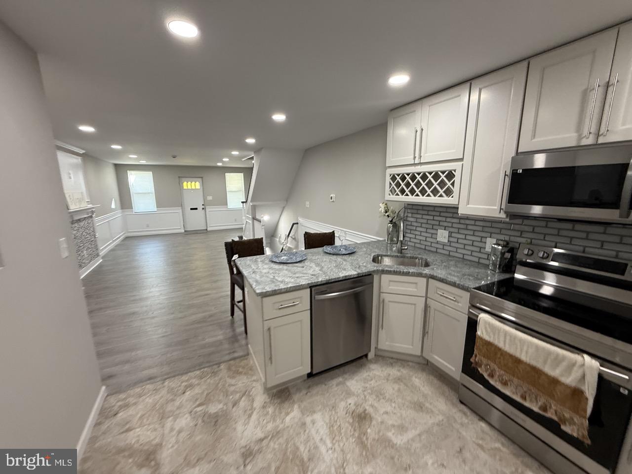 5845 WOODCREST AVENUE