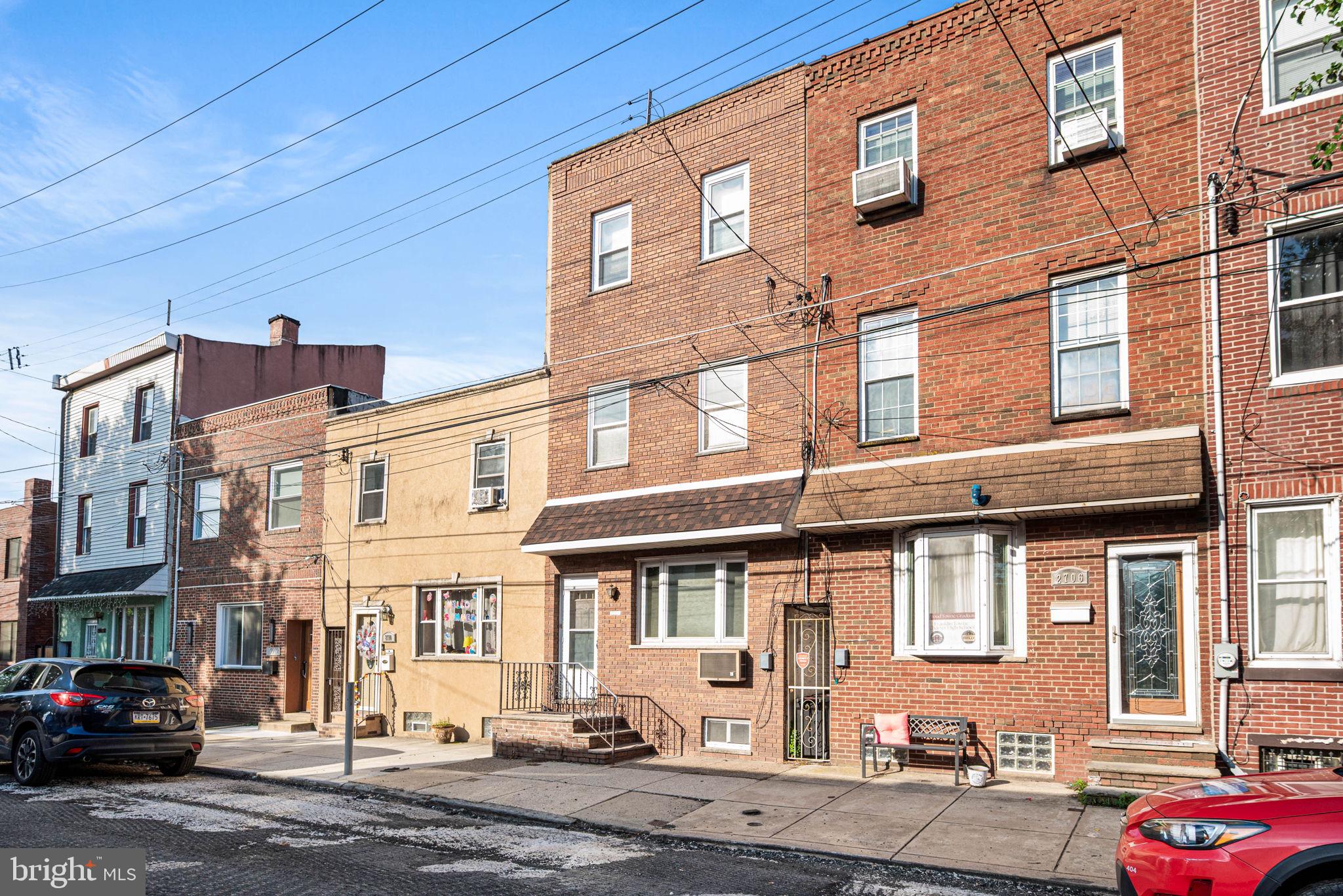2708 E CAMBRIA STREET