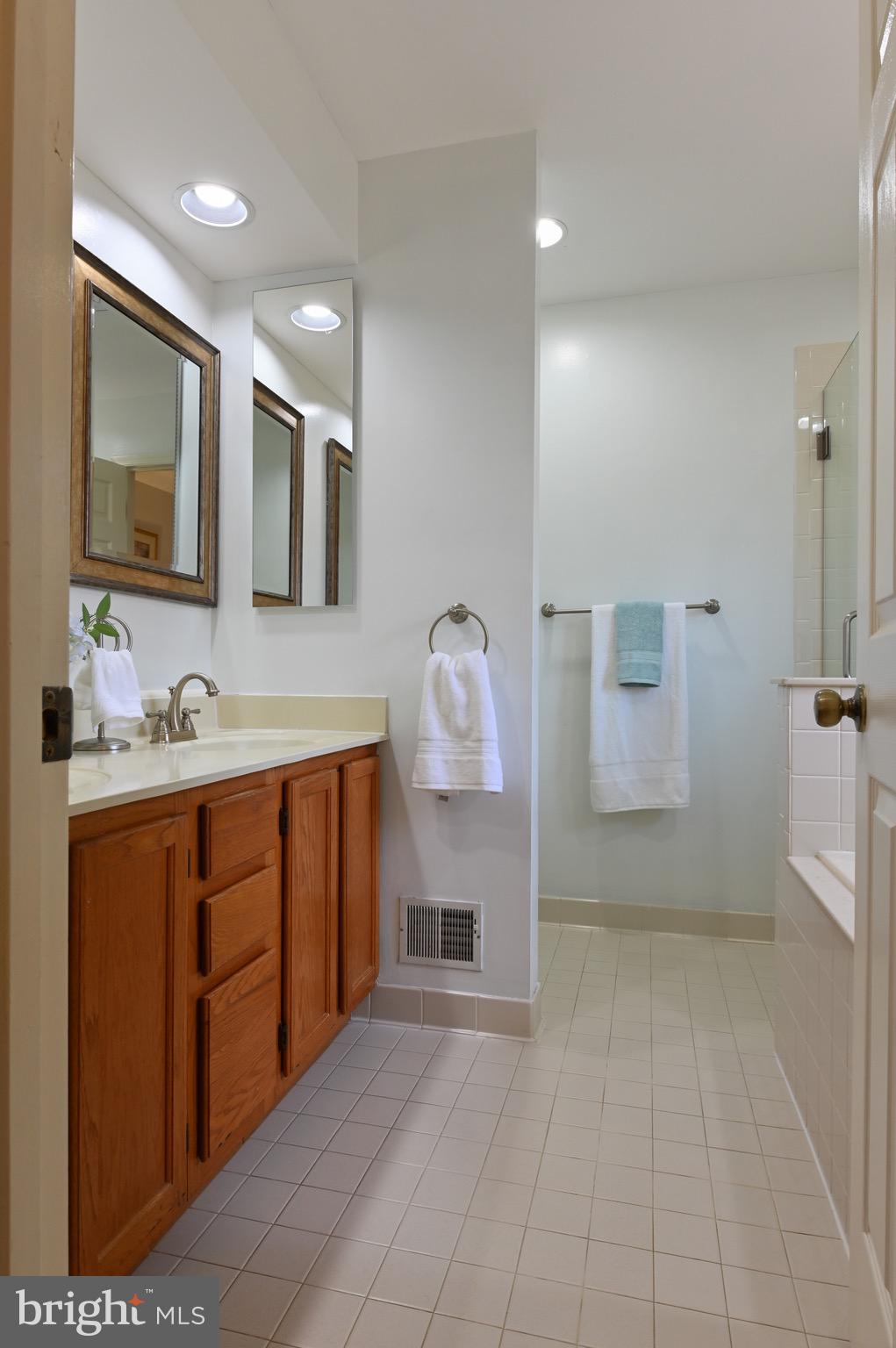 RIVA TRACE/SPRING PLACE - Residential