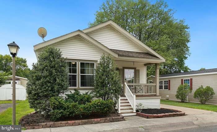 MEADOWS OF CHANTILLY - Residential