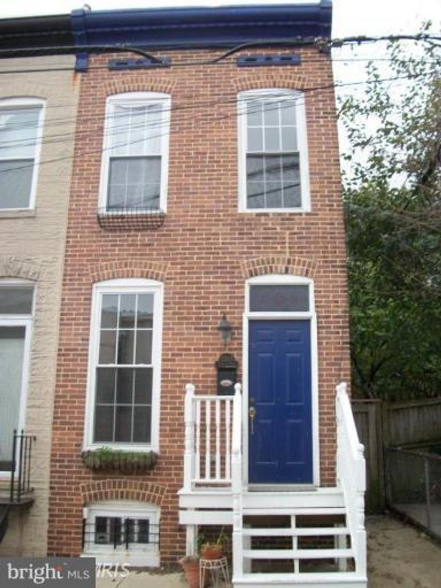 This great Butchers Hill rental is available for an immediate move-in. Featuring laminate floors, modern kitchen w/ stainless steel appliances (including a great little wine cooler), fresh paint, and more. Convenient to everything including Johns Hopkins Hospital, the Inner Harbor, shops, restaurants, commuter routes and Patterson Park. Pets allowed on a case-by-case basis.  Solid income and credit required, no evictions or failure to pay rent suits.  Call for an appointment today!