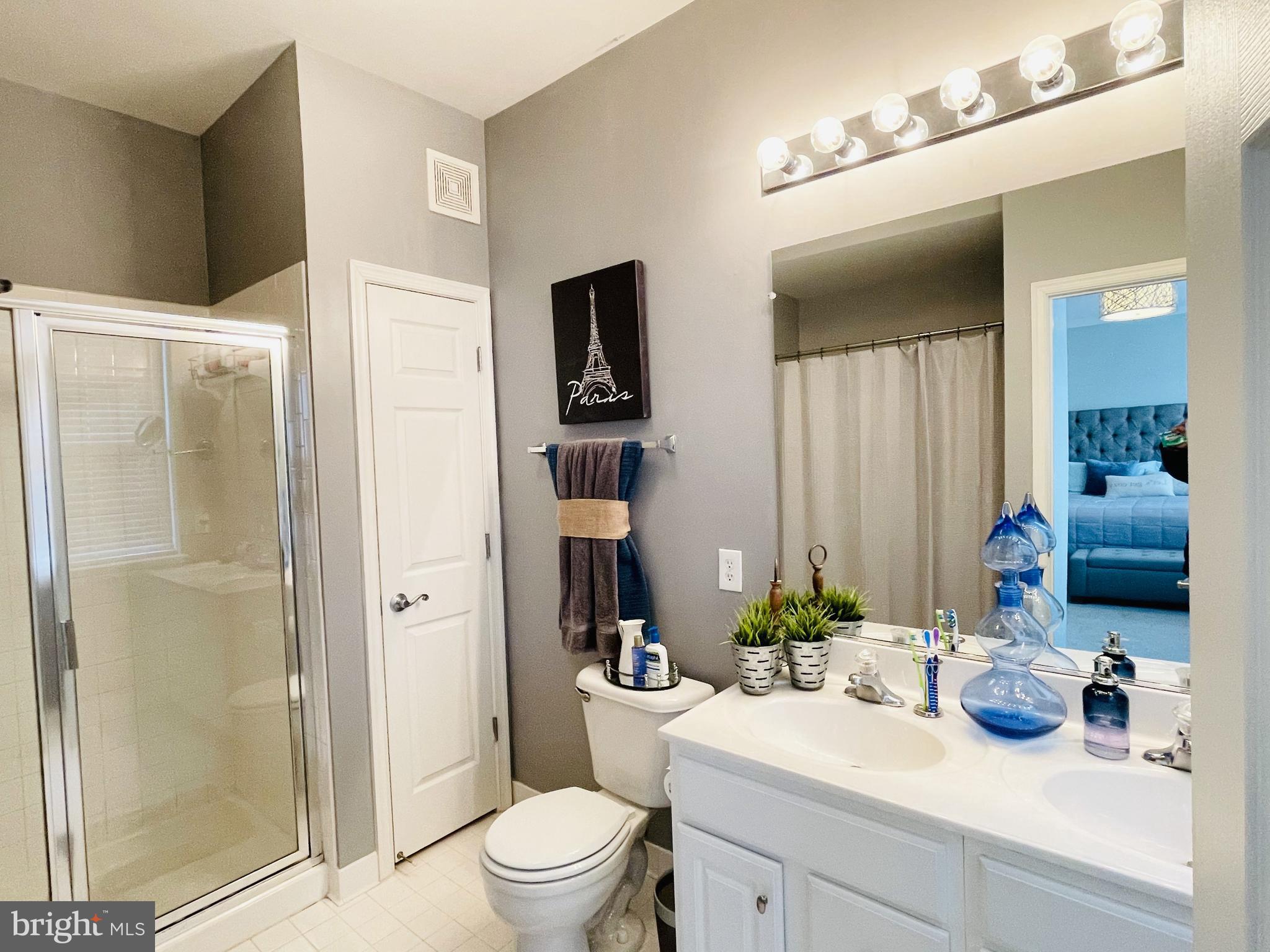 THE COMMONS ON WILLIAM SQUARE - Residential Lease