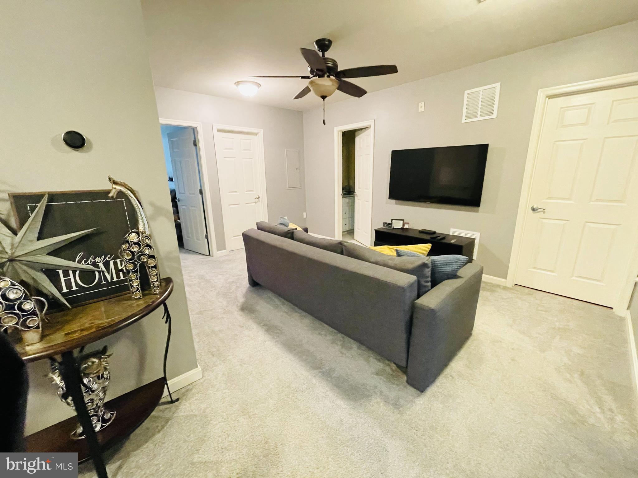 THE COMMONS ON WILLIAM SQUARE - Residential Lease