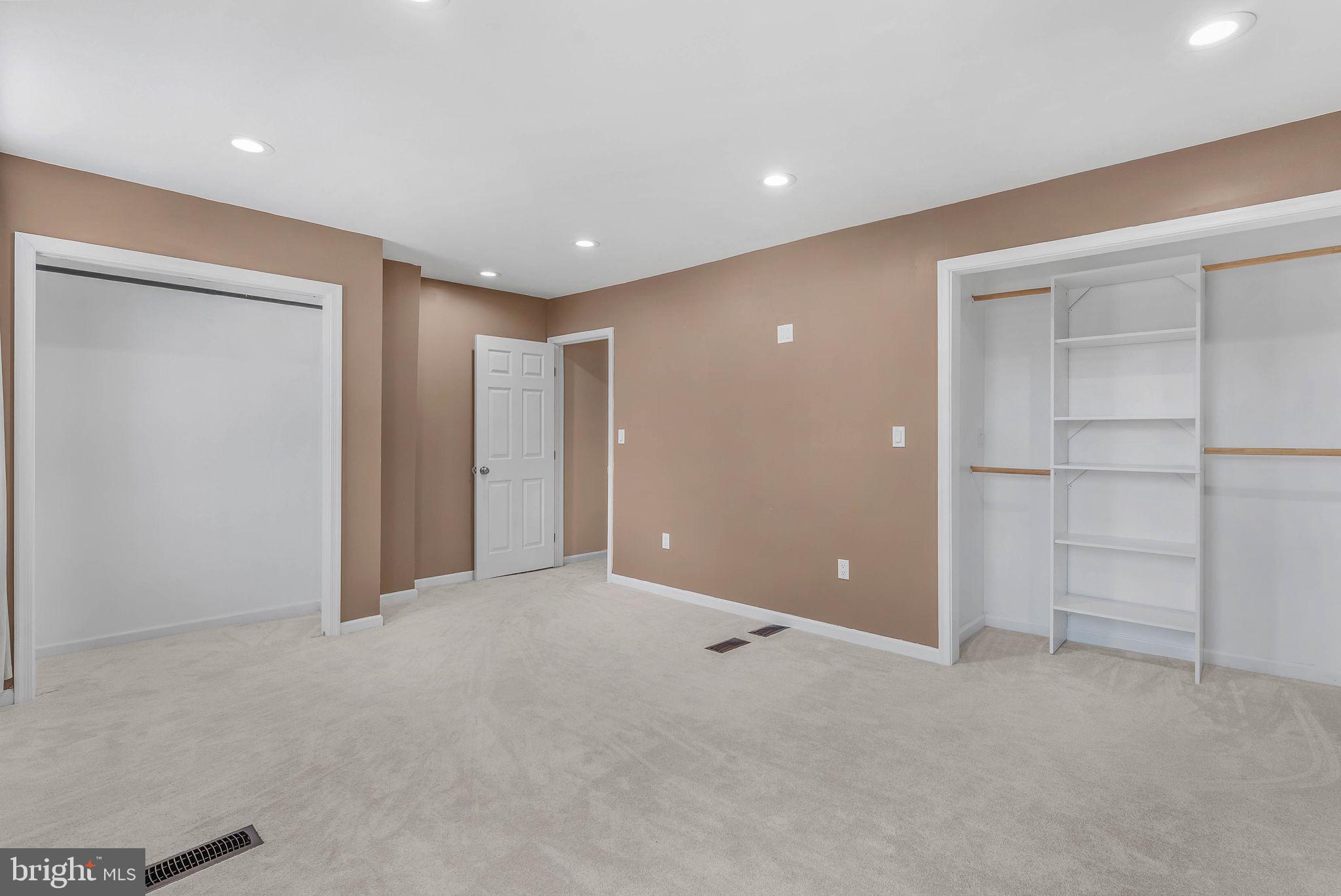 EAST KENSINGTON - Residential