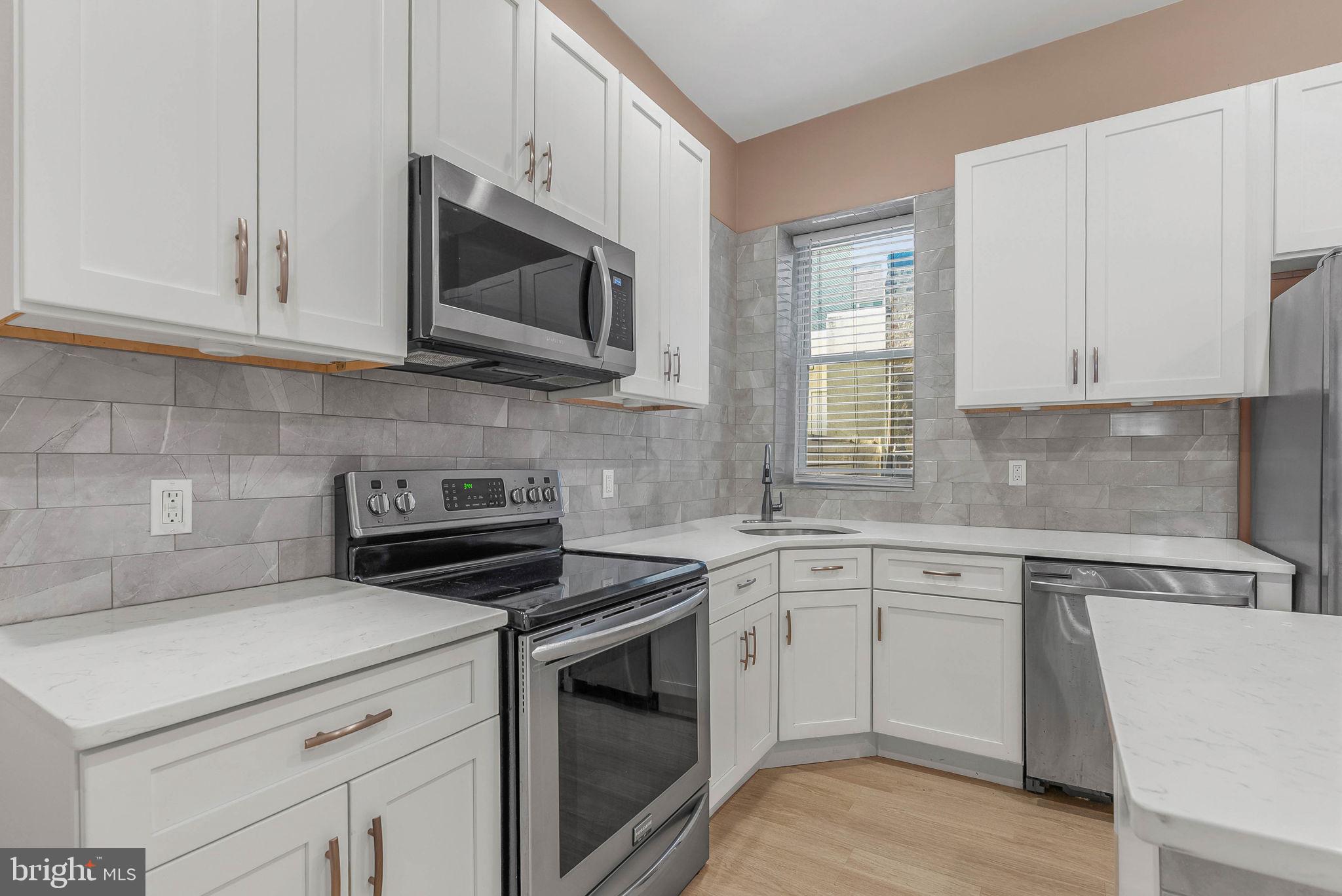 EAST KENSINGTON - Residential