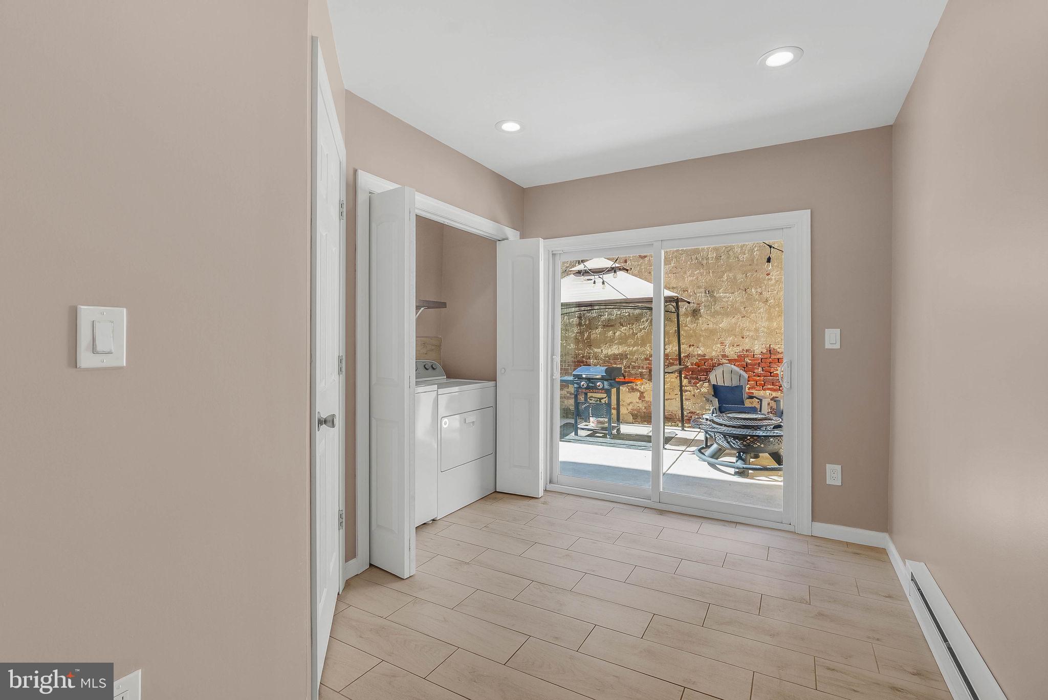 EAST KENSINGTON - Residential