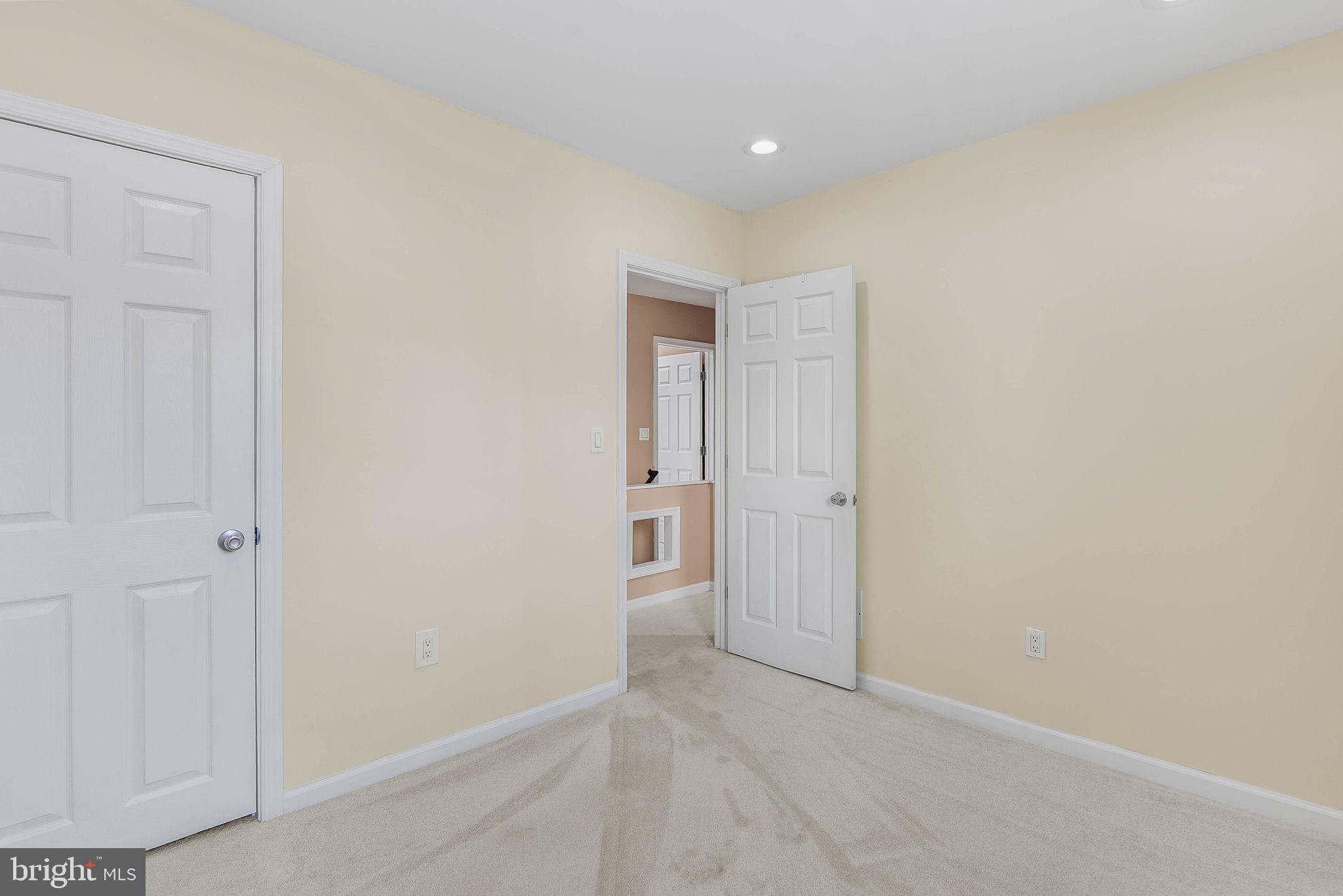 EAST KENSINGTON - Residential