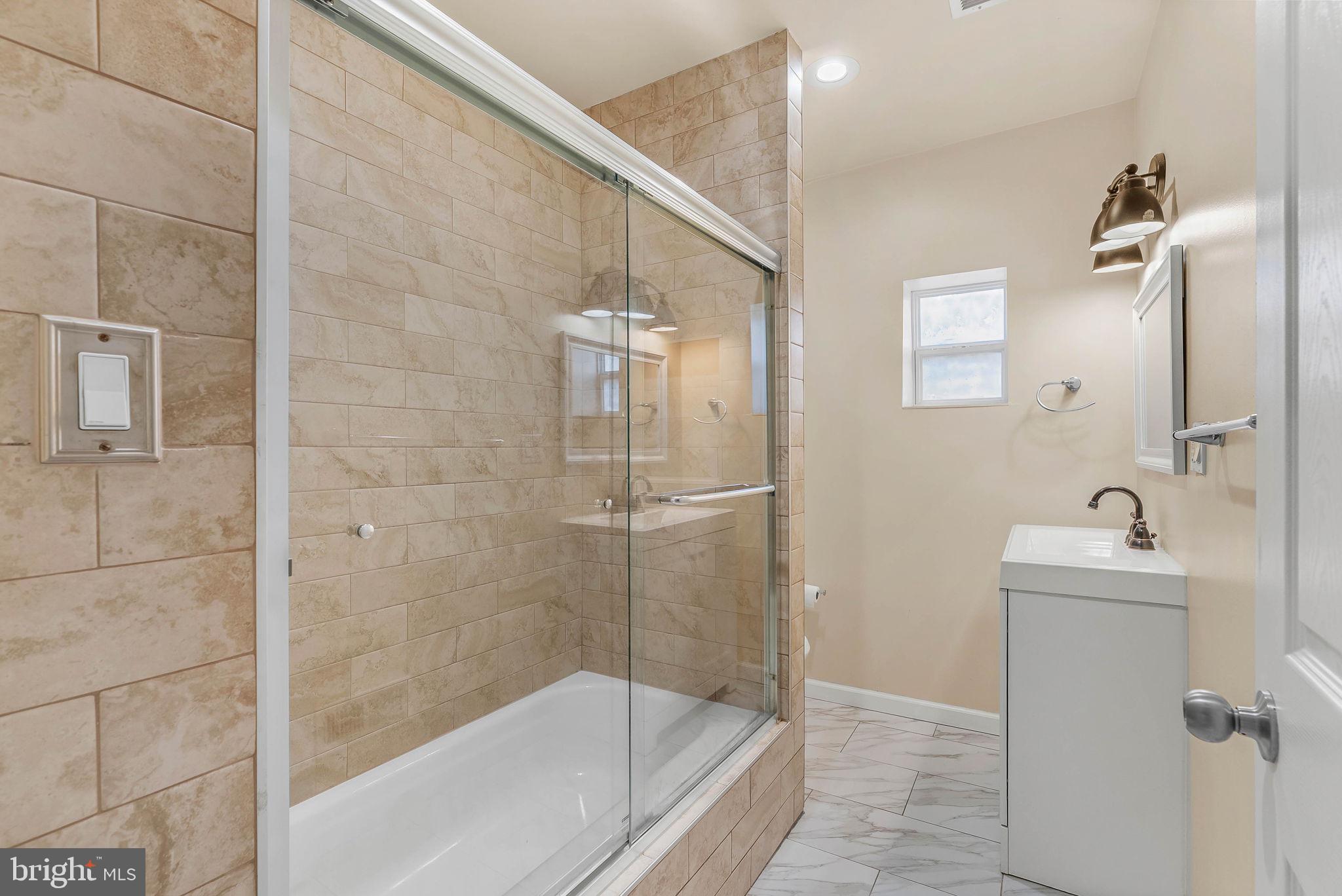 EAST KENSINGTON - Residential