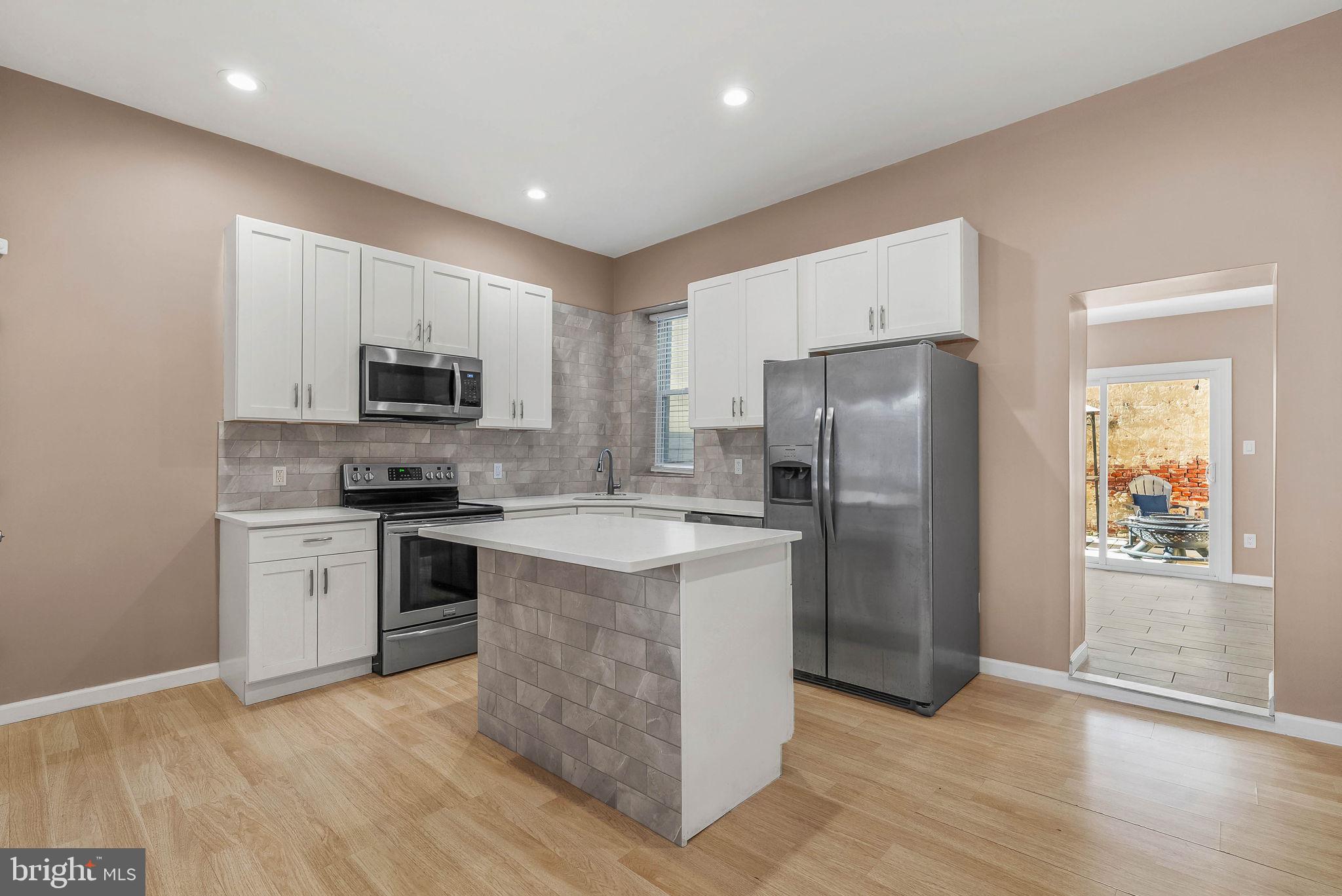 EAST KENSINGTON - Residential